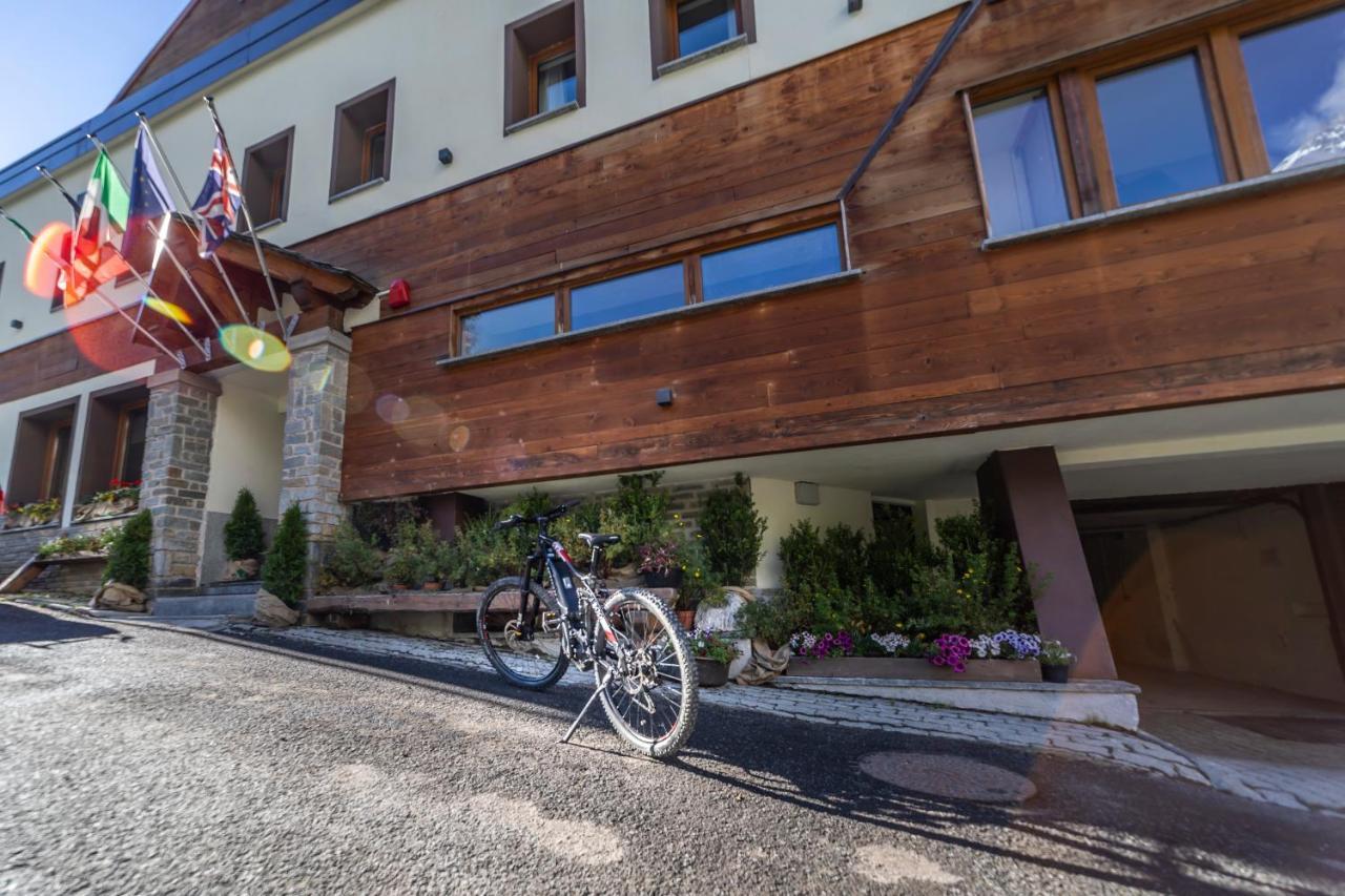 Hotel Petit Palais Breuil-Cervinia Exterior foto